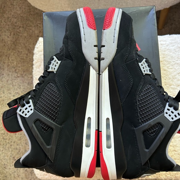 Jordan 4 Retro Bred (2019) - Picture 6 of 9